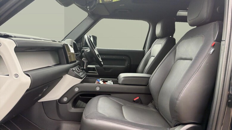 Land Rover Defender 3.0 D250 X-Dynamic HSE 90 3dr Auto Diesel Estate